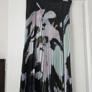 Pleated Floral Print Maxi Skirt in Black and Pastel